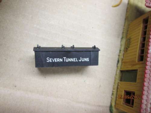 HO / OO SCALE : BUILDING SCRAPYARD - X3 BEERBOXES