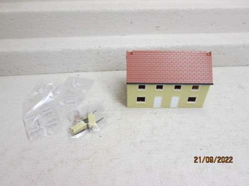 OO SCALE : DOUBLE STORY RAILWAY BUILDING