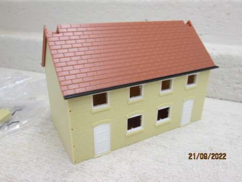 OO SCALE : DOUBLE STORY RAILWAY BUILDING