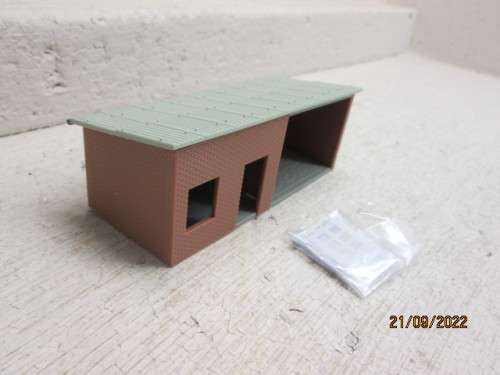 OO SCALE : STATION HALT / SHED