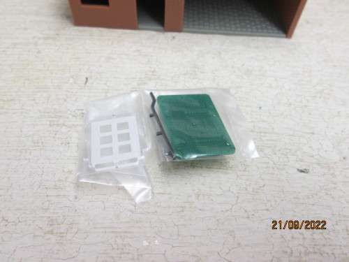 OO SCALE : STATION HALT / SHED