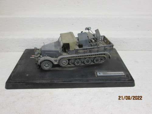 1:32 SCALE : GERMAN SD.KFZ 7/1 MIT 2CM FLAKVIERLING 38