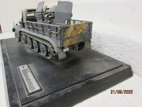 1:32 SCALE : GERMAN SD.KFZ 7/1 MIT 2CM FLAKVIERLING 38