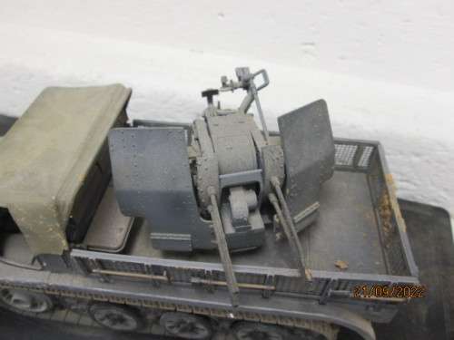 1:32 SCALE : GERMAN SD.KFZ 7/1 MIT 2CM FLAKVIERLING 38