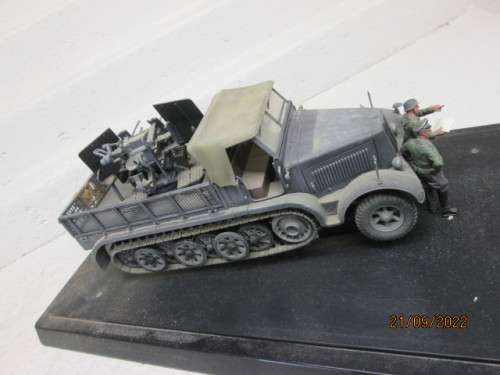1:32 SCALE : GERMAN SD.KFZ 7/1 MIT 2CM FLAKVIERLING 38