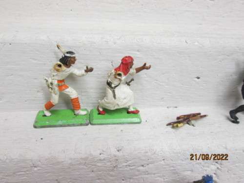 1:32 SCALE : BRITAINS DEETAIL - VARIOUS MILITARY  FIGURINES - X8