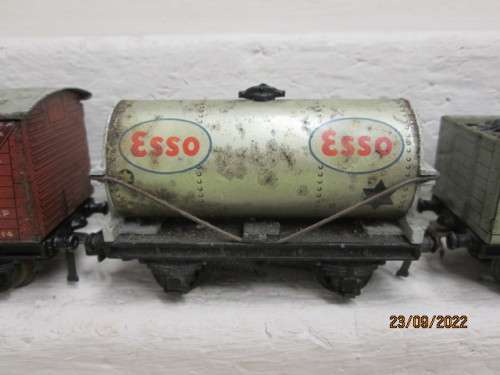 OO SCALE : HORNBY DUBLO : X4 GOODS WAGONS