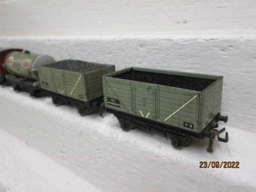 OO SCALE : HORNBY DUBLO : X4 GOODS WAGONS