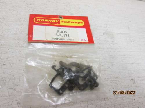 OO SCALE : HORNBY : COUPLINGS - X4 - IN ORIGINAL PACKAGING - R835