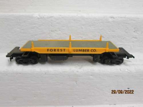 HO SCALE : LIFELIKE : FORREST LUMBER - SIDE TIPPING GOODS TRUCK