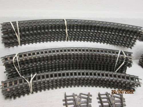 OO SCALE : TRIANG : OLD PROFILE TRACK - X39