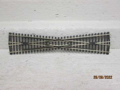 HO / OO SCALE : PECO : CROSS OVER