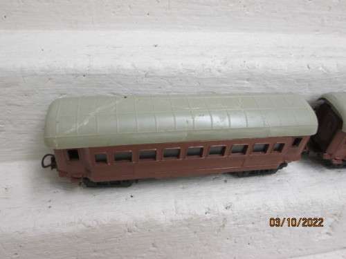 HO SCALE : LIMA : SAR : X2 SHORT PASSENGER COACHES