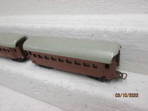 HO SCALE : LIMA : SAR : X2 SHORT PASSENGER COACHES