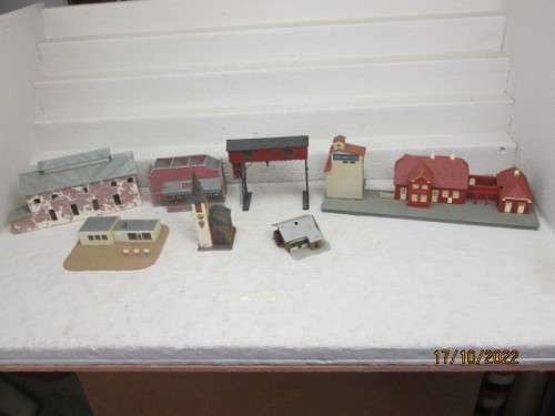 N SCALE : X7 BUILDINGS