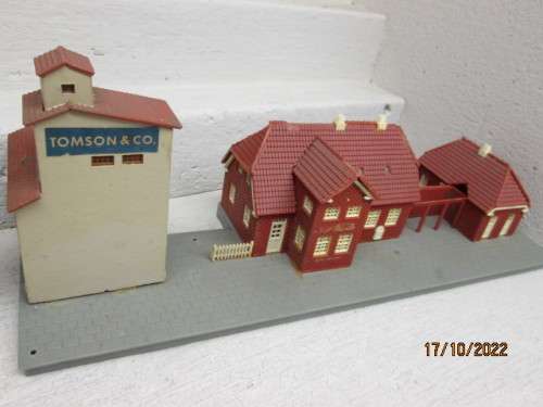 N SCALE : X7 BUILDINGS
