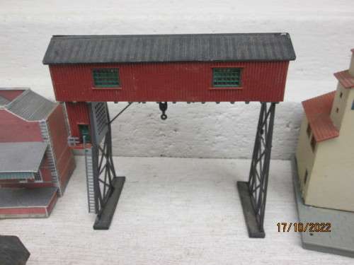 N SCALE : X7 BUILDINGS