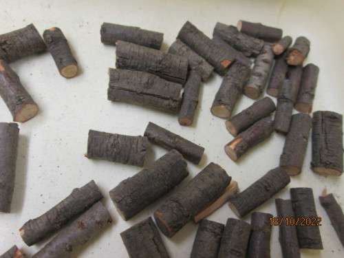 HO SCALE : SHORT WOOD LOAD FOR GOODS WAGONS ETC