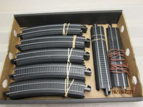 HO / OO SCALE : BACHMANN EZ TRACK - X28 PIECES