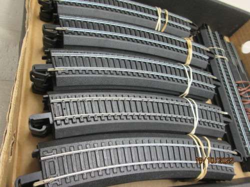 HO / OO SCALE : BACHMANN EZ TRACK - X28 PIECES