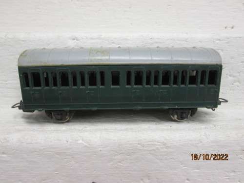 HO SCALE : LIMA : SHORT GREEN COACH