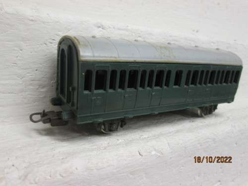 HO SCALE : LIMA : SHORT GREEN COACH