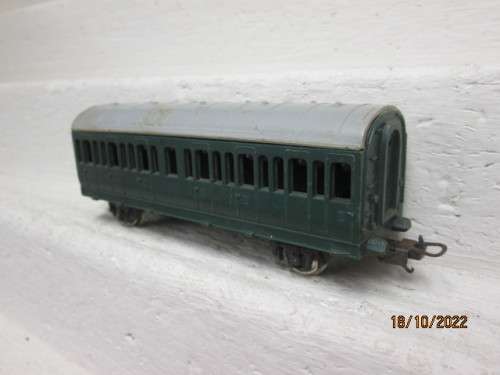 HO SCALE : LIMA : SHORT GREEN COACH