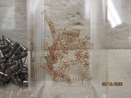 HO / OO SCALE : X1 CONTAINER WITH LIMA BRUSHES - ETC