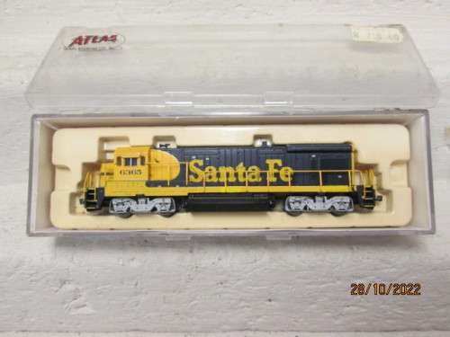 N SCALE : ATLAS : SANTE FE - DIESEL LOCOMOTIVE - BOXED