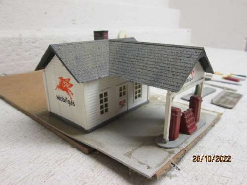 HO / OO SCALE : PETROL STATION
