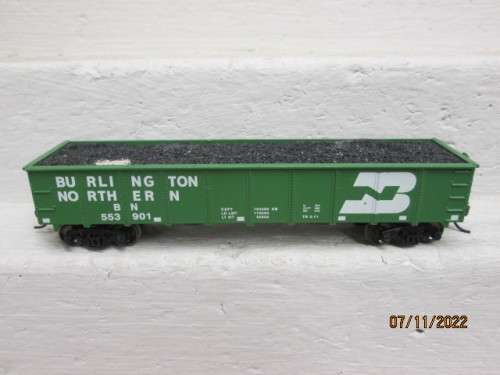 HO SCALE : BURLINGTON NORTHERN : OPEN GOODS WAGON WITH COAL LOAD