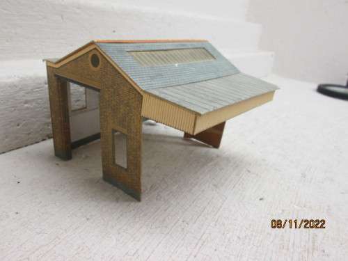 HO SCALE : CARDBOARD STATION BUILDING