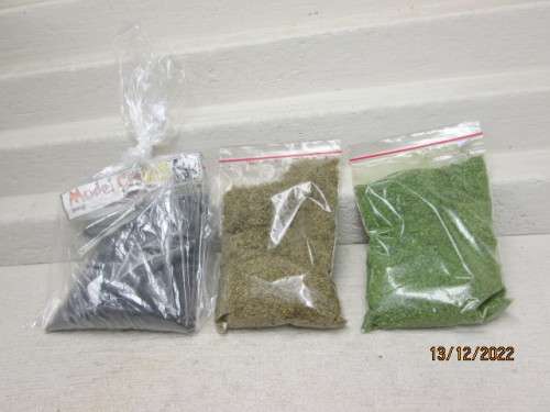 HO SCALE : X3 PACKETS OF SCENERY MATERIALS