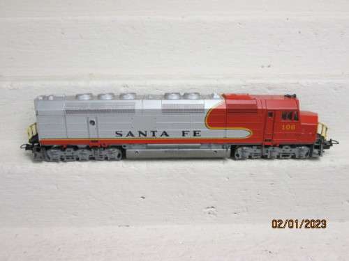 HO SCALE : LIMA : FP45 - SANTE FE DIESEL  LOCOMOTIVE - BOXED