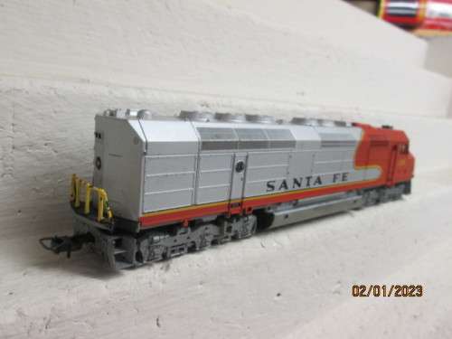 HO SCALE : LIMA : FP45 - SANTE FE DIESEL  LOCOMOTIVE - BOXED