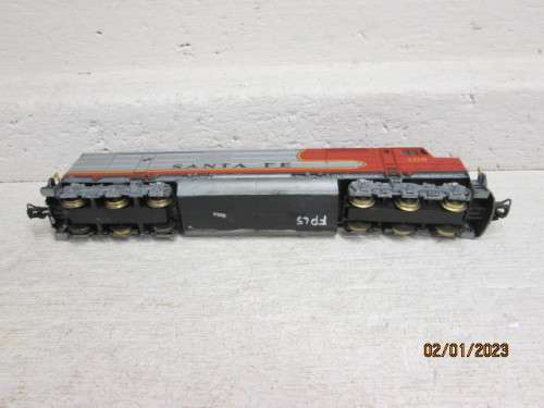 HO SCALE : LIMA : FP45 - SANTE FE DIESEL  LOCOMOTIVE - BOXED