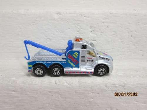 HO SCALE : BREAK DOWN TOW TRUCK