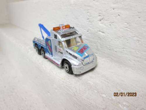 HO SCALE : BREAK DOWN TOW TRUCK