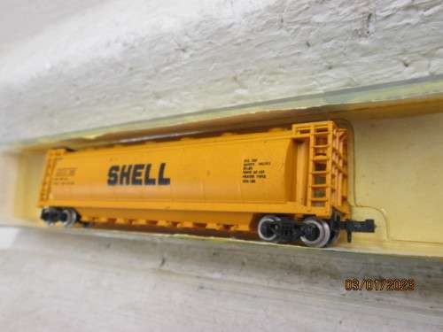N SCALE : MINI TRIX : CENTRE FLOW SHELL TANKER - BOXED