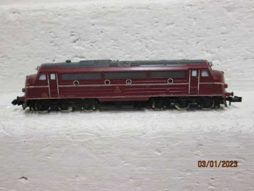 N SCALE : TRIX : MAROON DSB DIESEL LOCOMOTIVE