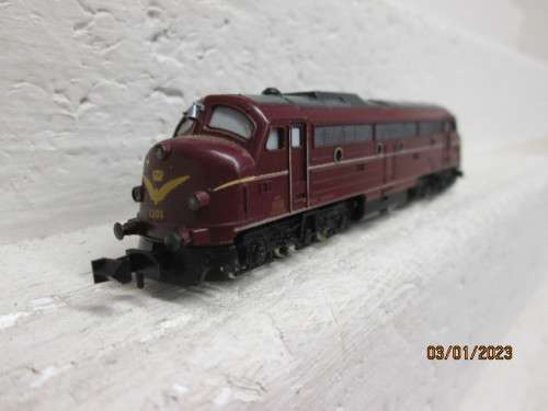 N SCALE : TRIX : MAROON DSB DIESEL LOCOMOTIVE