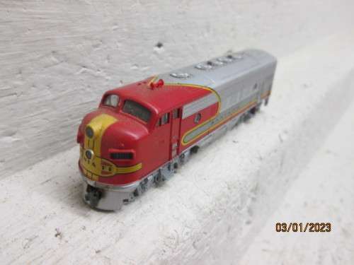 N SCALE : KATO : SANTE FE : F7A DIESEL LOCOMOTIVE - BOXED