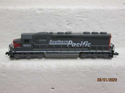 N SCALE : KATO : SD45 SOUTHERN PACIFIC DIESEL LOCOMOTIVE - BOXED