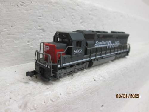 N SCALE : KATO : SD45 SOUTHERN PACIFIC DIESEL LOCOMOTIVE - BOXED