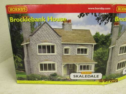 OO SCALE : HORNBY : SKALEDALE : BROCKLEBANK HOUSE - BOXED