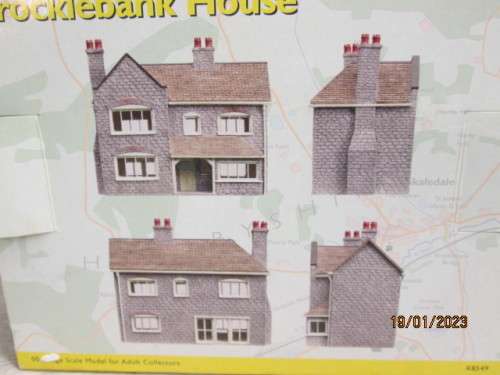 OO SCALE : HORNBY : SKALEDALE : BROCKLEBANK HOUSE - BOXED