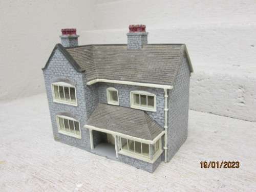 OO SCALE : HORNBY : SKALEDALE : BROCKLEBANK HOUSE - BOXED