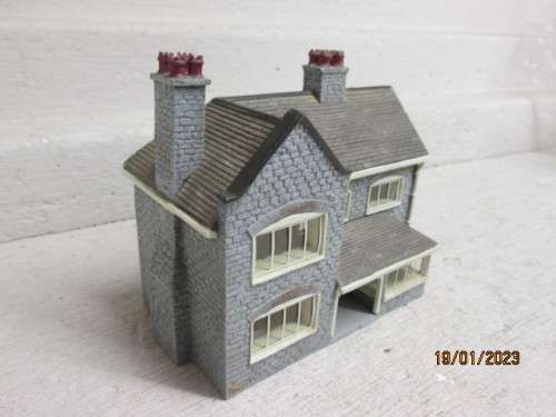 OO SCALE : HORNBY : SKALEDALE : BROCKLEBANK HOUSE - BOXED