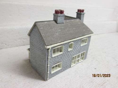 OO SCALE : HORNBY : SKALEDALE : BROCKLEBANK HOUSE - BOXED