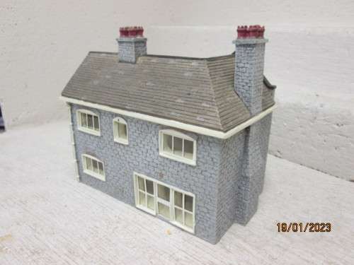 OO SCALE : HORNBY : SKALEDALE : BROCKLEBANK HOUSE - BOXED
